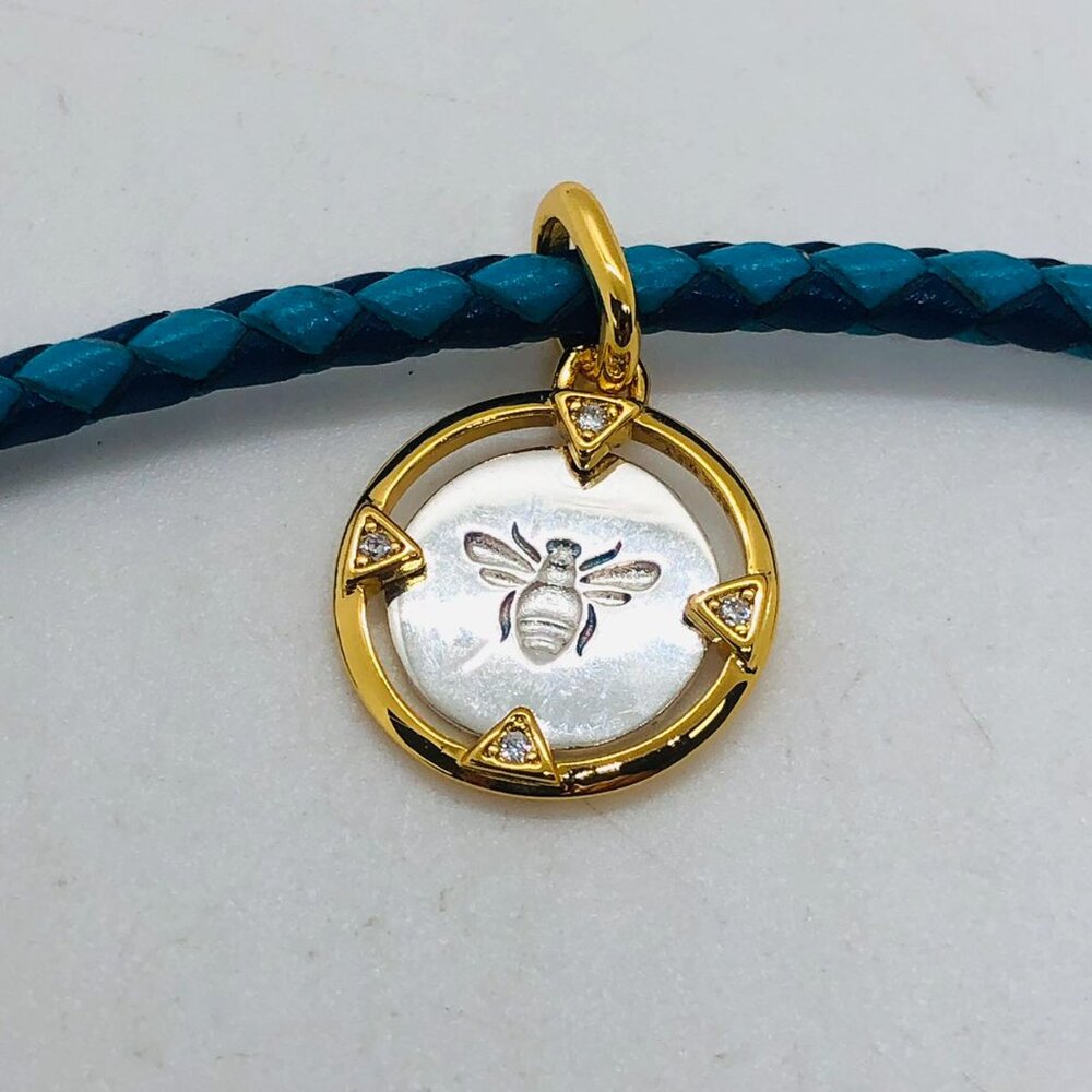 ✨✨Pandora Bee Medallion Charm